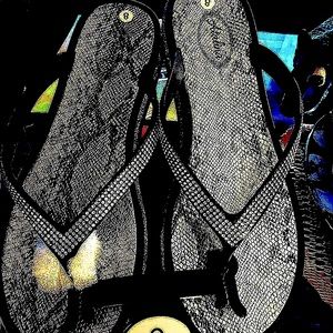 NEW Rhinestone black/snakeskin flip flops w/glitter around bottom SZ 7